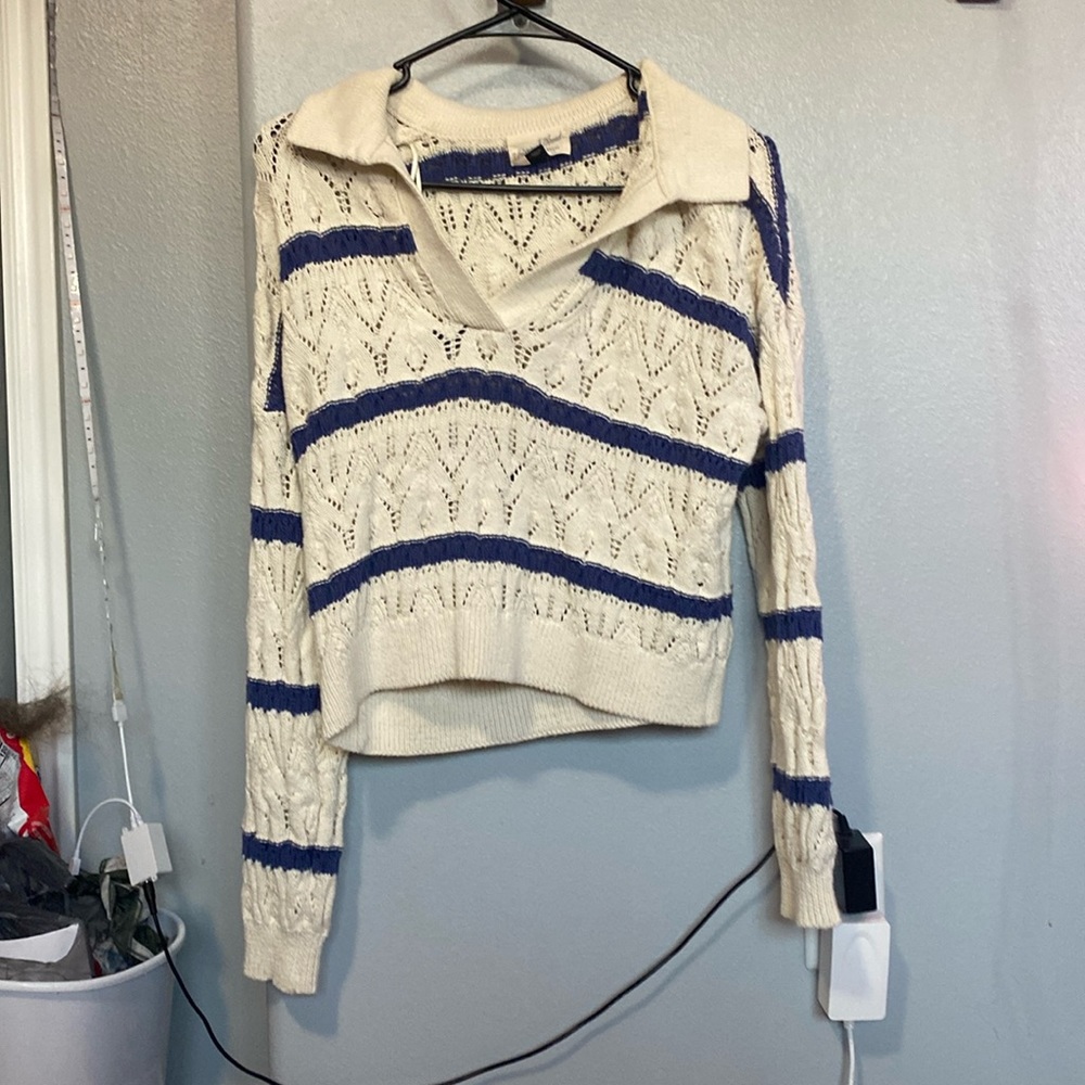UNIVERSAL THREADS medium sweater